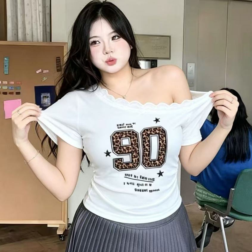 COD-พร้อมส่ง🌸เปิดไหล่🌸เสื้อยืดผู้หญิงแขนสั้น สาวฮอต สวยเซ็กซี่ ใส่ผอมทันใจ แฟชั่น น่ารักๆ ไปคาเฟ่ ใส่แล้วดูผอม