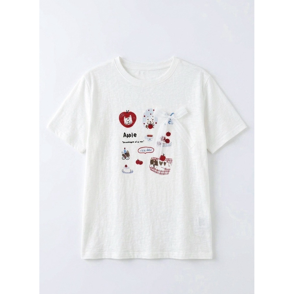 INFINITY : Apple Top เสื้อคอกลม แขนสั้น ผ้านิ่มมาก เนื้อผ้าคอตตอนสลาฟ สกรีนลายน่ารัก ติดอะไหล่ลูกไม้ผูกโบว์