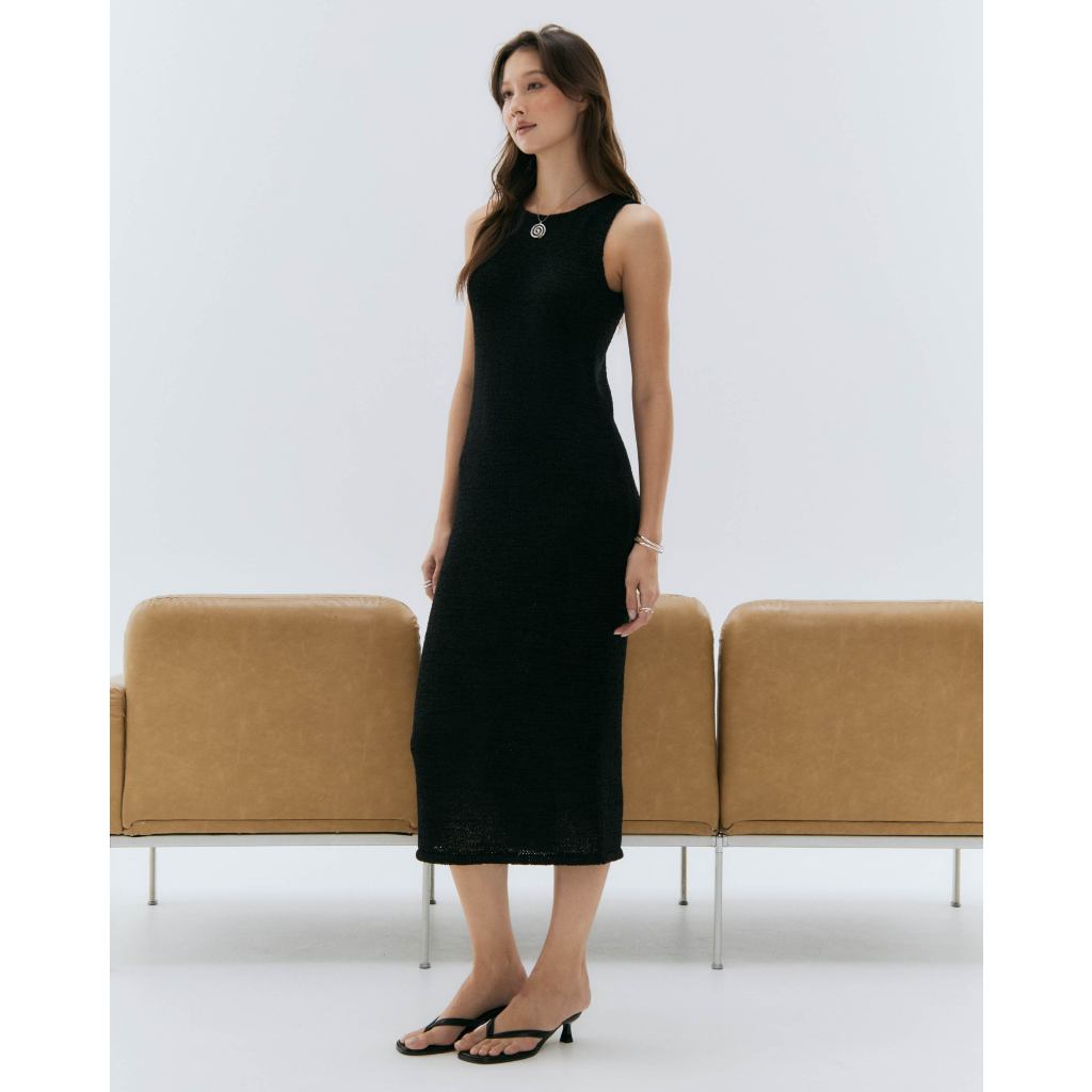 knitCircle - NOODLES knit Dress (2 สี) เดรสไหมพรมถัก แขนกุด คอเว้า เส้นด้าย Tape แบน เนื้อผ้าทิ้งตัว ลายทอเปียตลอดตัว