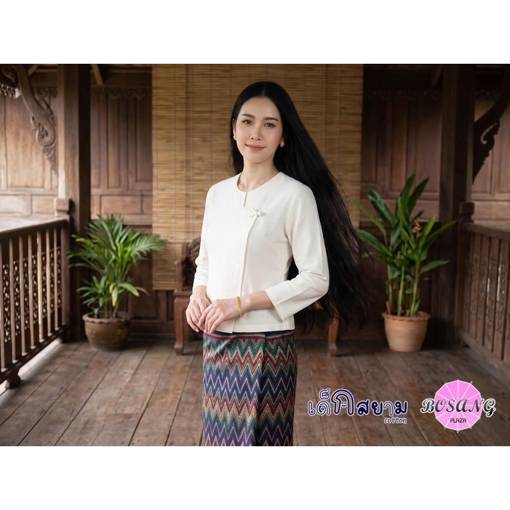 เสื้อผ้าฝ้ายเมืองผู้หญิง อัดผ้ากาว คอกลม สีขาว แบบล้านนา (แขนสามส่วน)