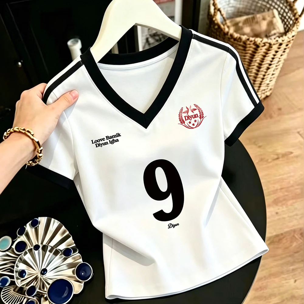 เสื้อยืดคอวีตัดตัวเรียบร้อย ดีไซน์สีตัดกัน มีหลายไซส์ พิมพ์ลายแบบซิลค์สกรีน ส่งจากกรุงเทพฯ รวดเร็ว