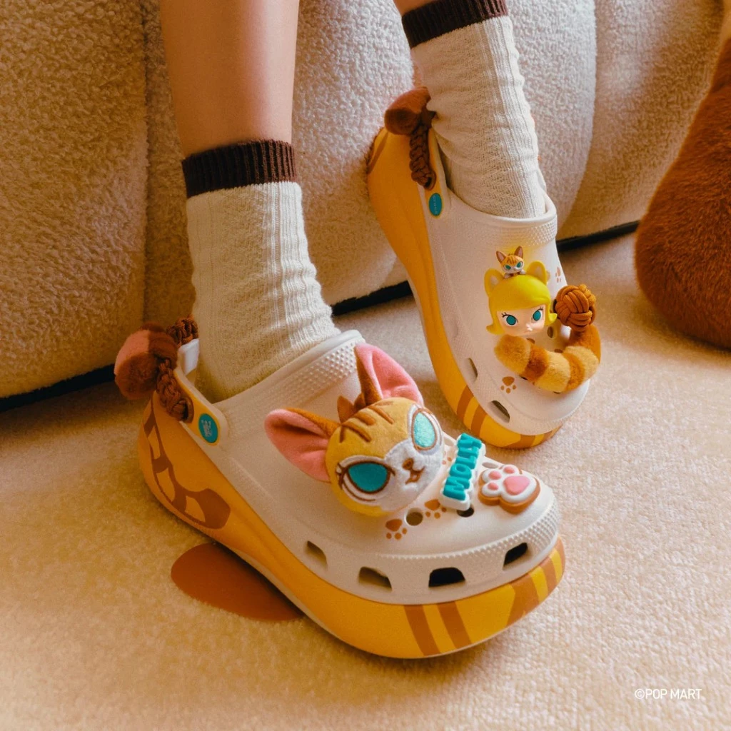 พร้อมส่ง [ทักสอบถามไซส์] รองเท้า POPMART MOLLY CROCS CRUSH CLOG MOLLY CROCS CLASSIC