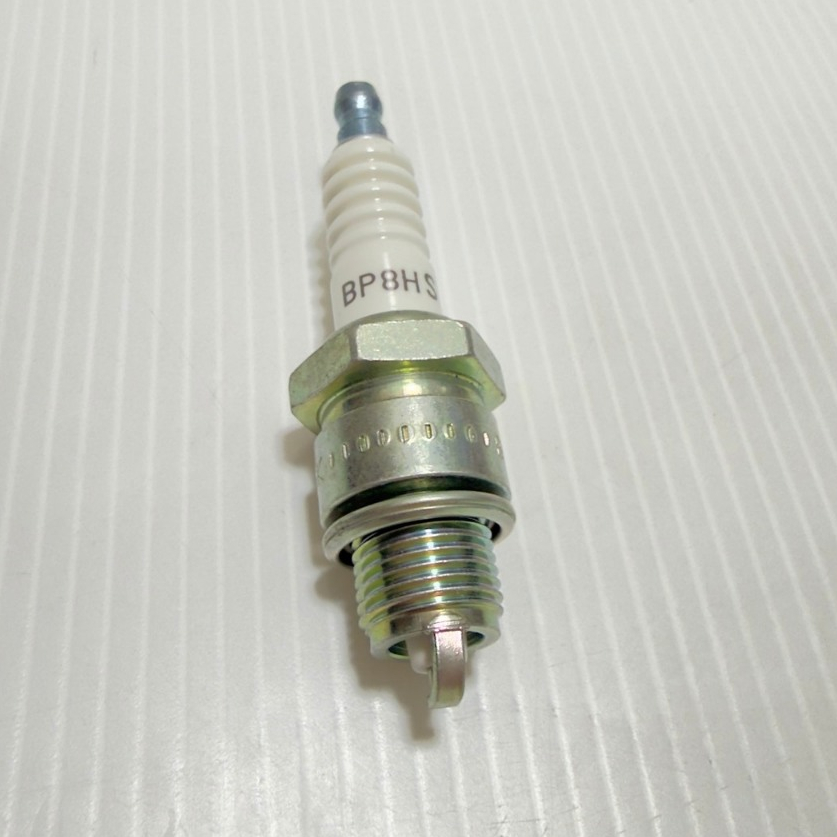 หัวเทียน NGK BP8HS (SPARK PLUG BP8HS) ของแท้ **(ไม่มีกล่อง ขายราคาถูก)** ราคาต่อ 1หัว