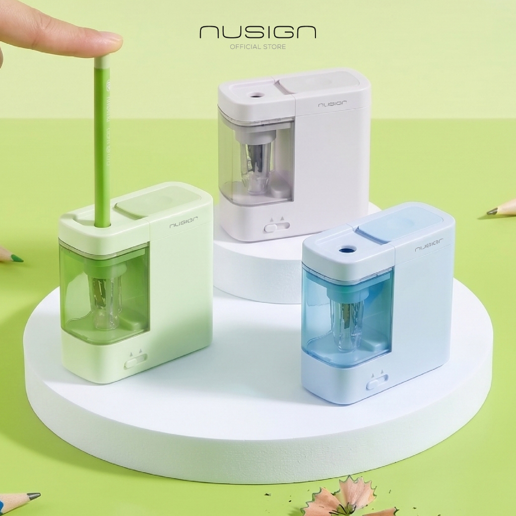 (Nusign) เครื่องเหลาดินสอ รุ่น NS071 กดนิ้วเดียวก็เหลาได้ มีฝาสไลด์ แถมฟรี!!ถ่านAA 2 ก้อน (3สี)