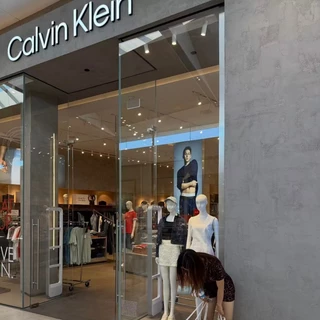 Calvin Klein CK Modern Cotton T-Shirt Bralette สปอร์ตบราสำหรับผู้หญิง ผ้าฝ้ายแท้ ไร้โครงเหล็ก เสื้อยืดแขนสั้น QF8066AD