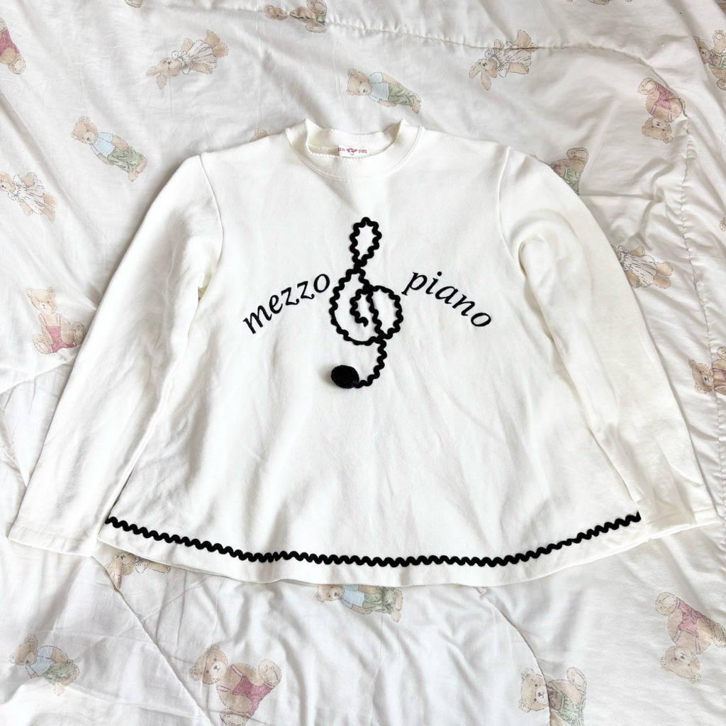 ( พร้อมส่ง ) เสื้อยืดแขนยาว ลายตัวโน๊ตดนตรี แบรนด์ mezzo piano มือสอง * รายละเอียดด้านล่าง 🍀