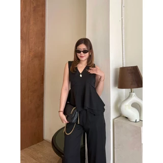 Aira Set :: ชุดเซ็ทขายาวสีพื้น เสื้อแขนกุดคอวีแต่งระบายล่าง งานน่ารัก กางเกงขายาว เรียบหรู BETTY (B071)