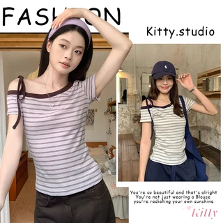 Kitty พร้อมส่ง🌸 ส่งไว กรุงเทพ เสื้อลายทาง เสื้อเปิดไหล่เฉียง สายผูกข้าง สไตล์เกาหลี ใส่คู่กางเกงยีนส์ กระโปรง