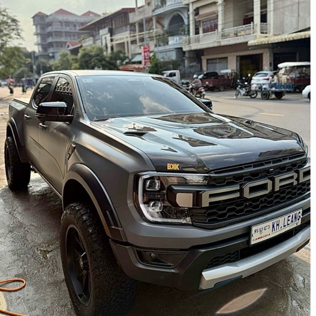 ฝาคาร์บอน Ford everest Next gen  ปี 22-26 / Bkk ผลิตโดย Monza