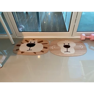 พรมเช็ดเท้าลายไม้60x40cm พรมลายหมีสไตล์ไม้ พรมรองพื้นกันลื่น ดีไซน์น่ารัก แต่งบ้านอบอุ่น ใช้หน้าห้องน้ำ ห้องครัว