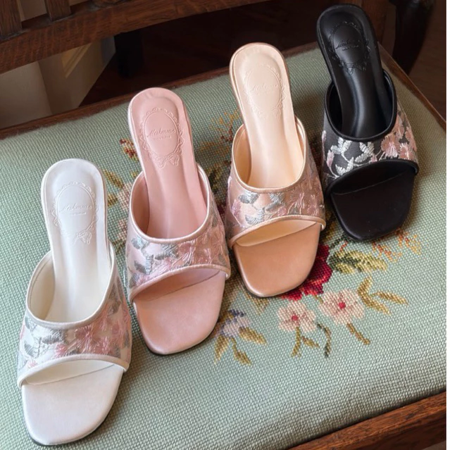 MESKMUSE Magnolia kitten heel sandals