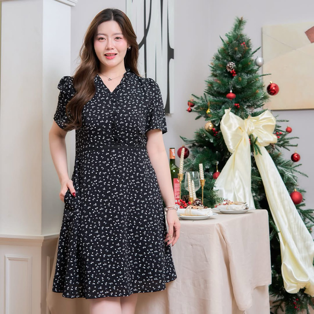 เดรสสีดำลายจุด แบรนด์ Araya Closet size L อก37นิ้ว สีสุภาพ ใส่ได้หลายหลายโอกาศ ตัดโดยช่างคนไทย ผ้าใส