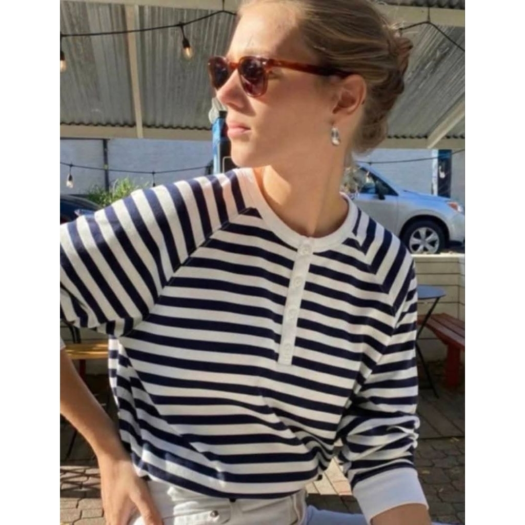 Old.... Long-Sleeve Striped Henley T-Shirt เสื้อยืดแขนยาวลายทาง ทรง Henley ผ้าCotton Jersey นุ่ม ระบายอากาศดี สีกรม