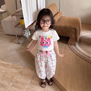 ชุดเด็กผู้หญิงสไตล์เกาหลี โดดเด่นด้วยลายการ์ตูนน่ารักและการตกแต่งแบบสามมิติ เนื้อผ้านุ่ม สวมใส่สบาย และระบายอากาศได้ดี