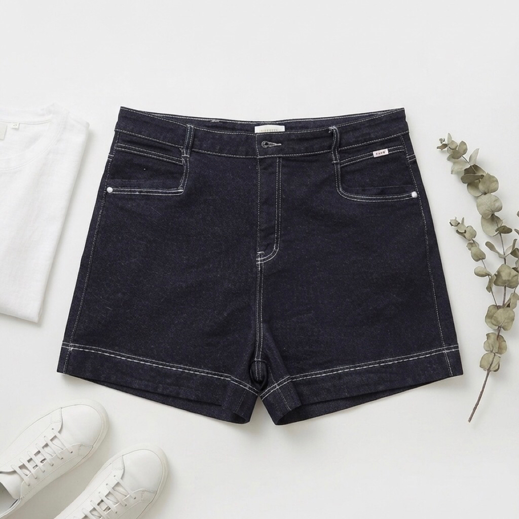 ส่งต่อ กางเกงยีนส์ขาสั้น ทรงสวยมากๆ แบรนด์ Minnie Jeans ไซส์ 40”(‼️ส่งฟรี‼️)