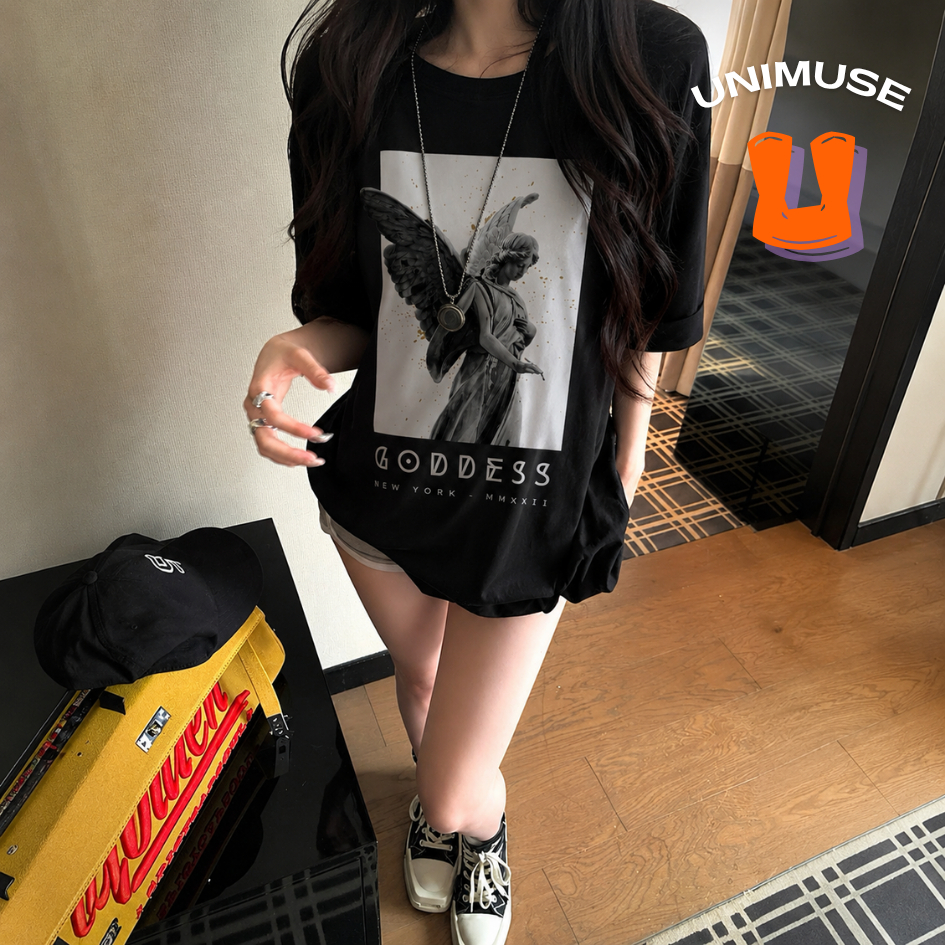 ส่งด่วน UNIMUSE เสื้อยืดพิมลายเท่ๆ นางฟ้า เสื้อยืดคอกลม Oversize T-shirt วินเทจ แฟชั่นพิมพ์ลาย สไตส์อเมริกา