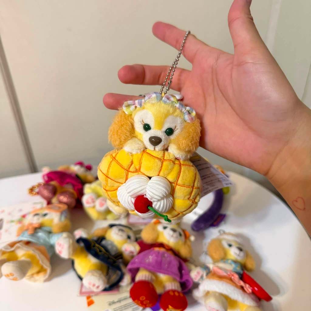 ตุ๊กตาพวงกุญแจ CookieAnn จากคอลเลกชัน "Filled with Joy" ของ Tokyo Disney Resort