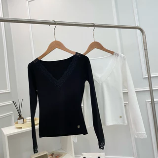Jolene Top ( โจลีน ) เสื้อแขนยาวคอวีแต่งลูกไม้