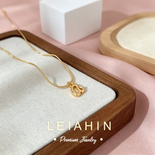 LEIAHIN Jewelry A-Zสร้อยคอจี้ตัวอักษรสีทอง ทนสีไม่ลอก อาบน้ำใส่ได้ เหมาะเป็นของขวัญวันเกิด 66n