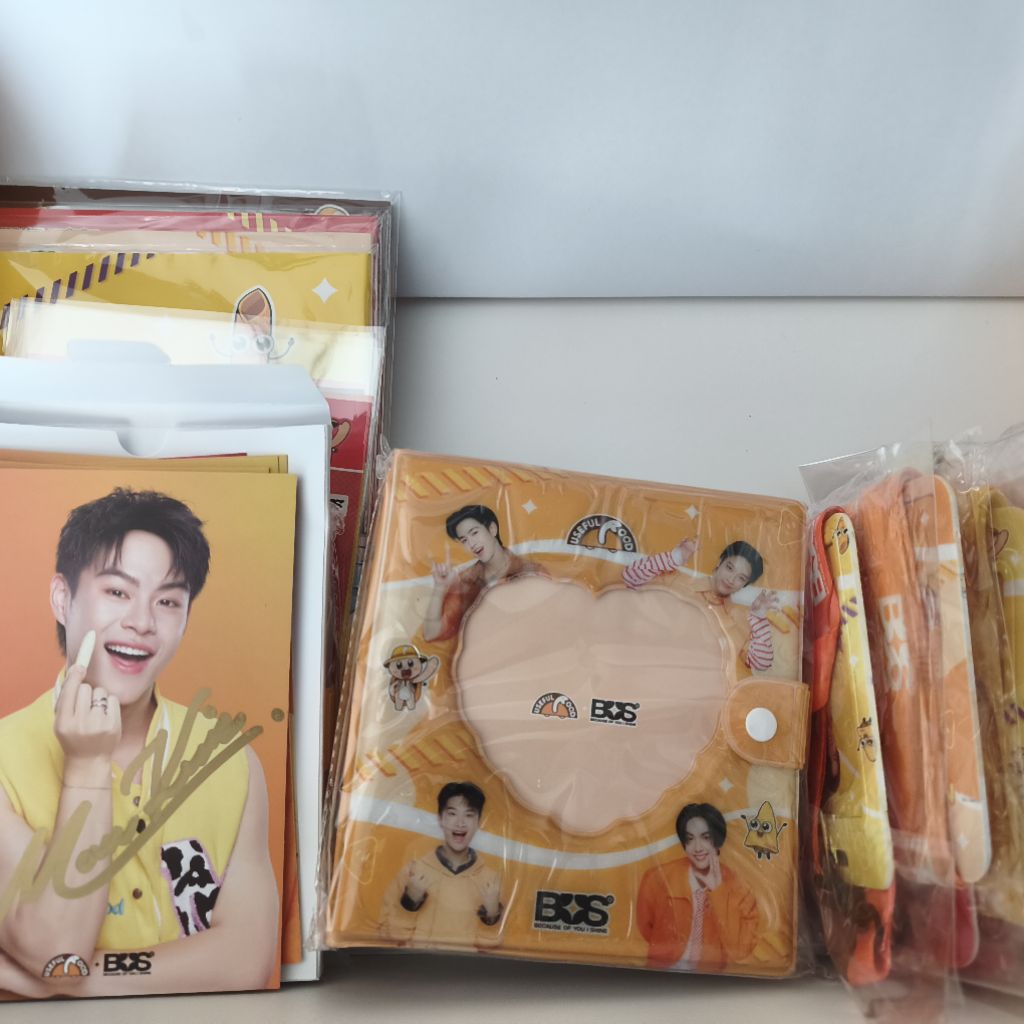 ลายเซ็นสด โปสการ์ด BUS X USEFULFOOD วงบัส ครบเซ็ต