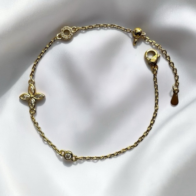 BENE.CO Little Bloom Bracelet สร้อยข้อมือดอกไม้น่ารัก