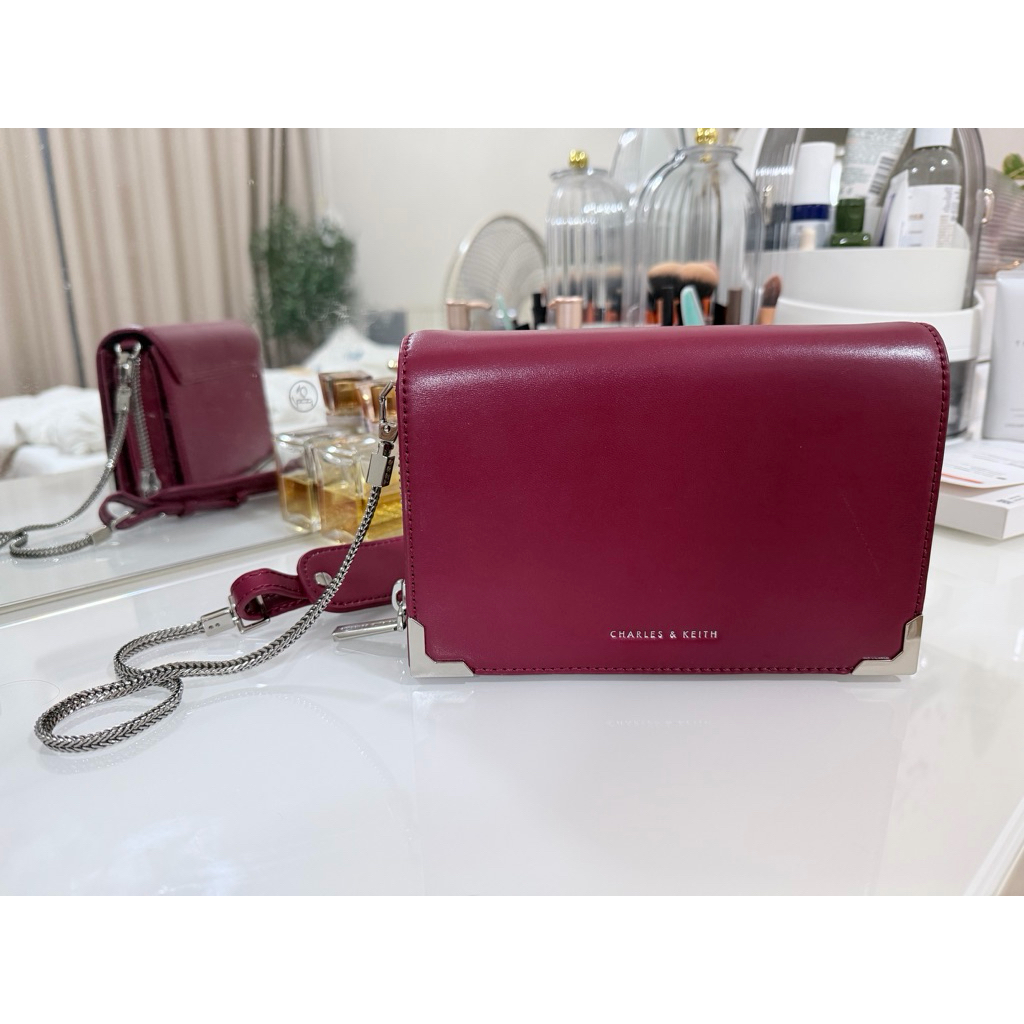 กระเป๋า Charles & Keith