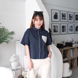 Lawyer Store| [9271005] เสื้อคอปก แขนสั้น กระดุมซ่อน กระเป๋าหัวใจ เสื้อผู้หญิง เสื้อแขนสั้น แต่งปักดอกไม้ มี 2 สี
