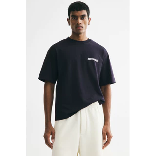 H&M(เอชแอนด์เอ็ม) เสื้อยืดพิมพ์ลายทรงสบาย ผู้ชาย 1344928_3