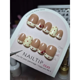 เล็บปลอมเจลแท้ ลายจุดน่ารักๆ ฟรีกาวตะไบ
