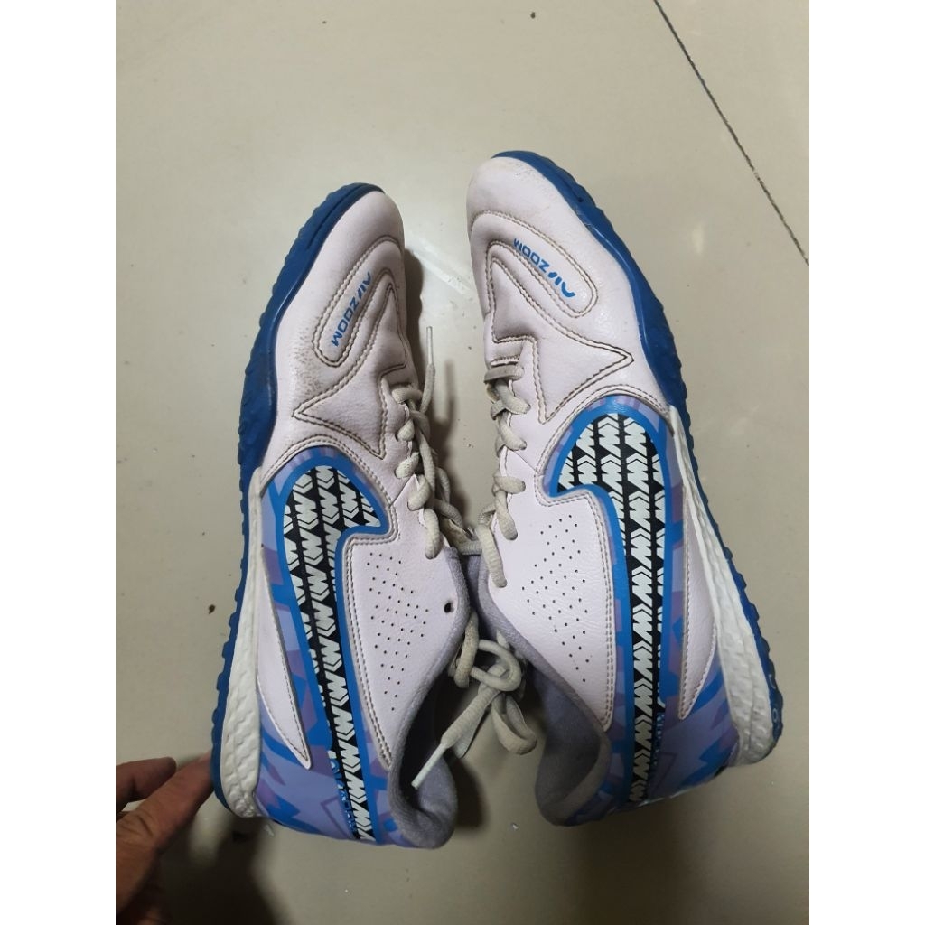 รองเท้าฟุตซอล Nike สีขาว