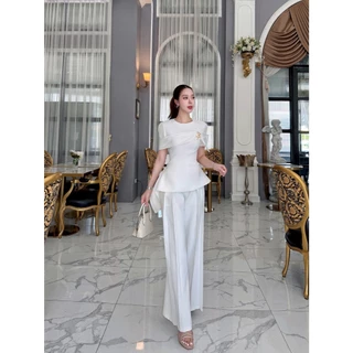 THE CLOSETA :LB615 ชุดเซ็ทเสื้อแขนสั้แต่งชายเสื้อระบายเฉียงแถมเข็มกลัดกุหลาบสีทอง กางเกงขายาวเข้าชุด