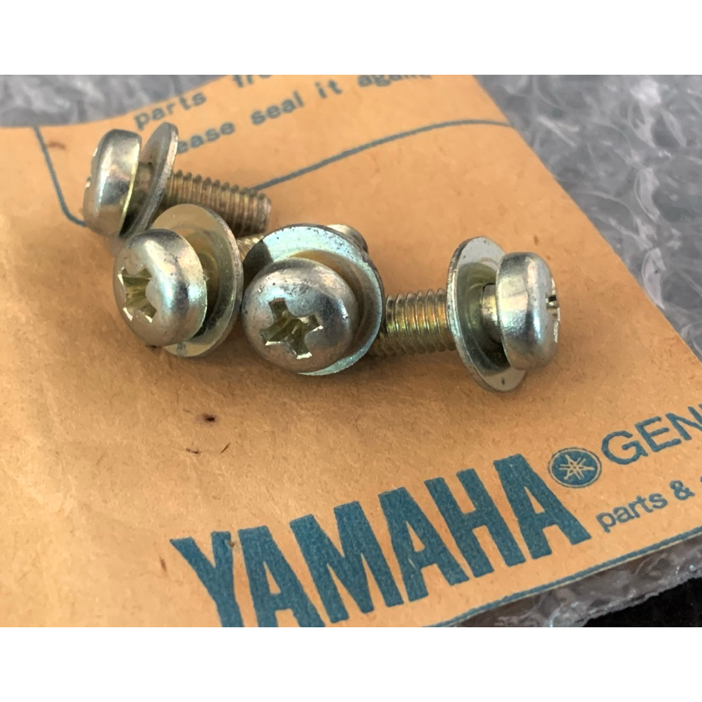 Yamaha DT RX Y80 YL Y น็อตแท้เบอร์8 ทั้งหมด4ตัว ตามรูป