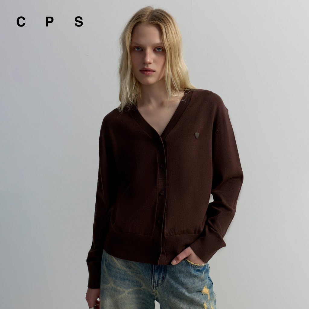 CPS เสื้อคาร์ดิแกนคอวีแต่งปิ๊กโลโก้ ผู้หญิง V-NECK CARDIGAN รุ่น C26WGWA135 (AW26#P1)