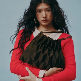 Pavi Studio - W Pull กระเป๋าผ้าอัดพลีทลาย W สายหนังแท้ มี 4 สี