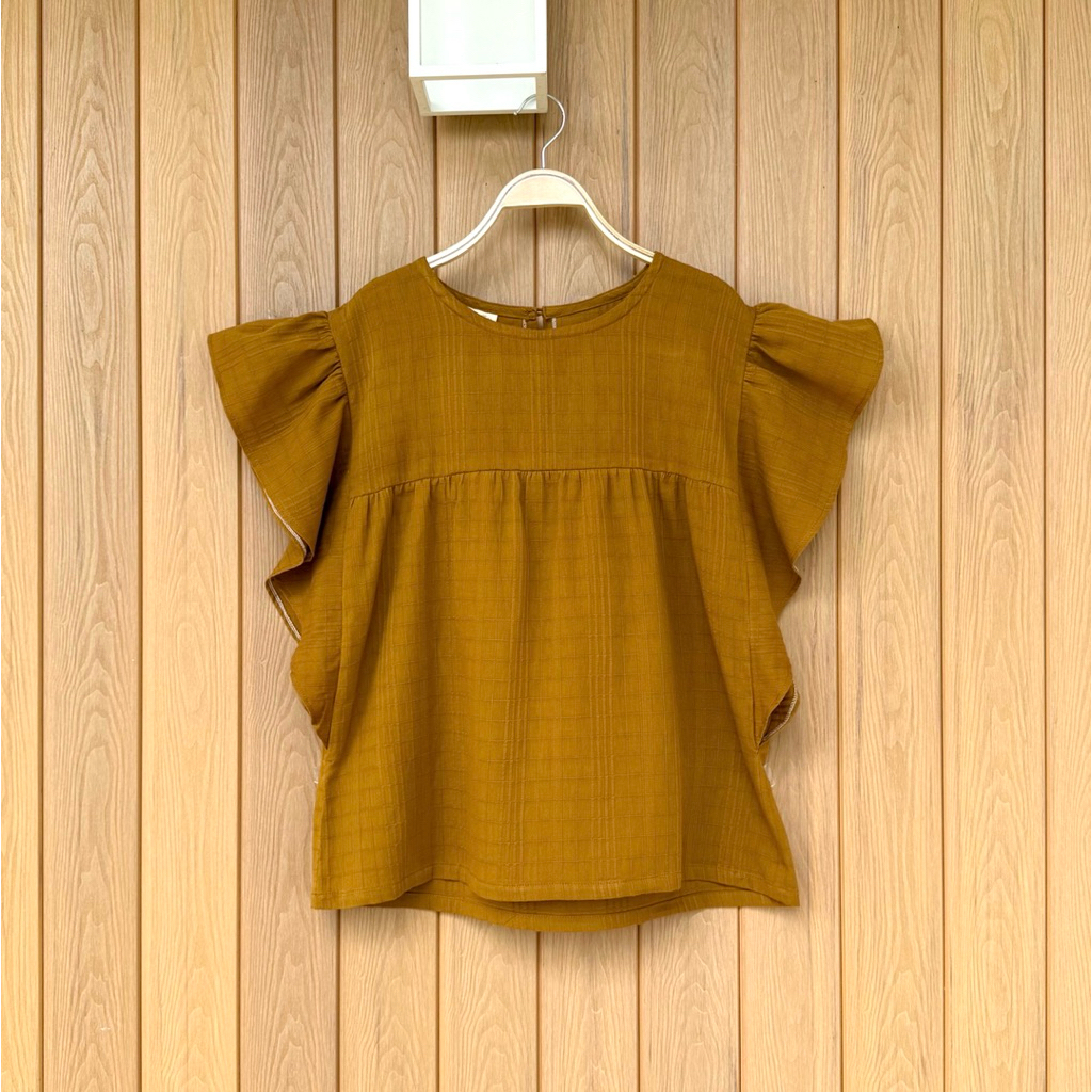 Classic Pikul Top เสื้อคอกลมแขนระบาย