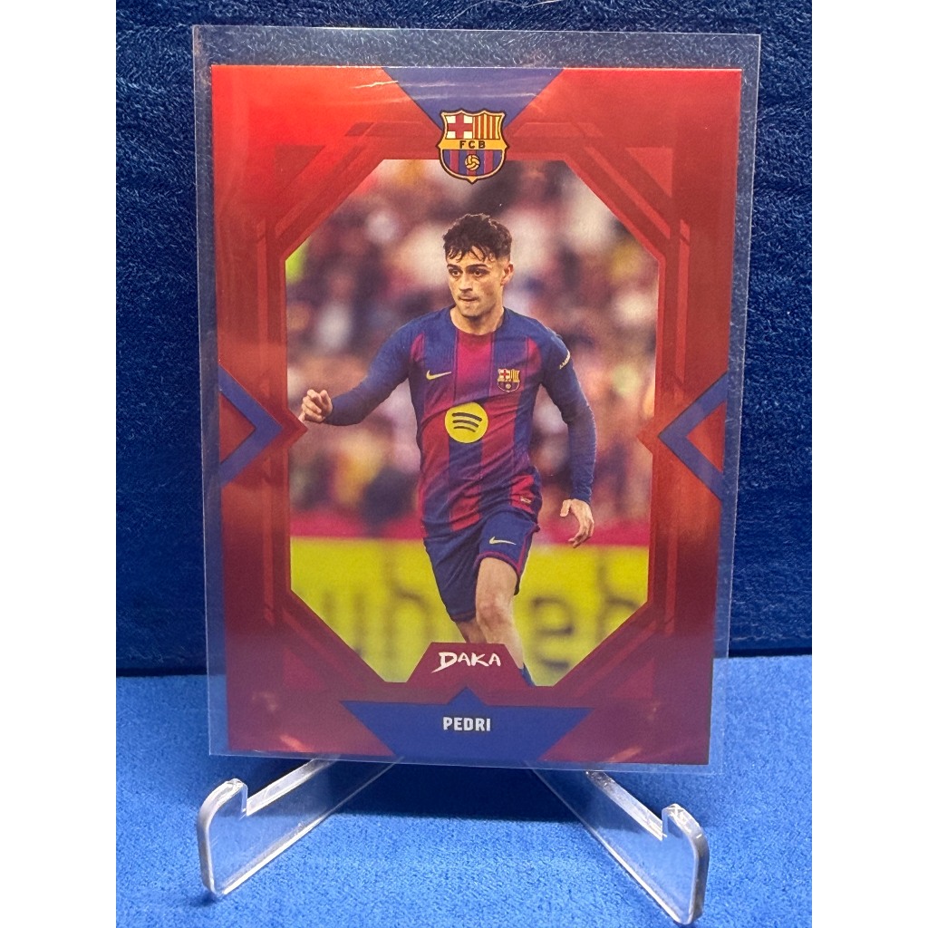 PEDRI /49 RED REFRACTOR DAKA TOP AUDIENCE 2025-26 BARCELONA