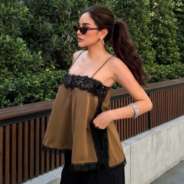 เสื้อสายเดี่ยวผู้หญิงผ้าซาตินแต่งลูกไม้ (พรีออเดอร์ 7วัน)