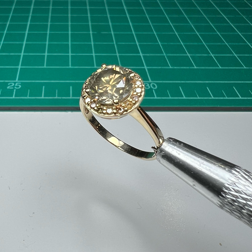 Fancy brown diamond 2.189 ct เพชรสีน้ำตาล พร้อมใบเซอร์ เพชร รวม 2.409 ct ทอง9k 2.48g