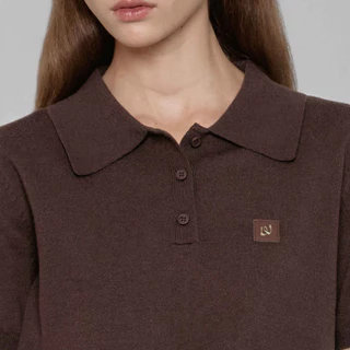 Withit Knitted Polo Shortsleeve With W Gold Leather Patch เสื้ือโปโลแขนสั้นปักโลโก้หนังวิทอิท - TPW08867