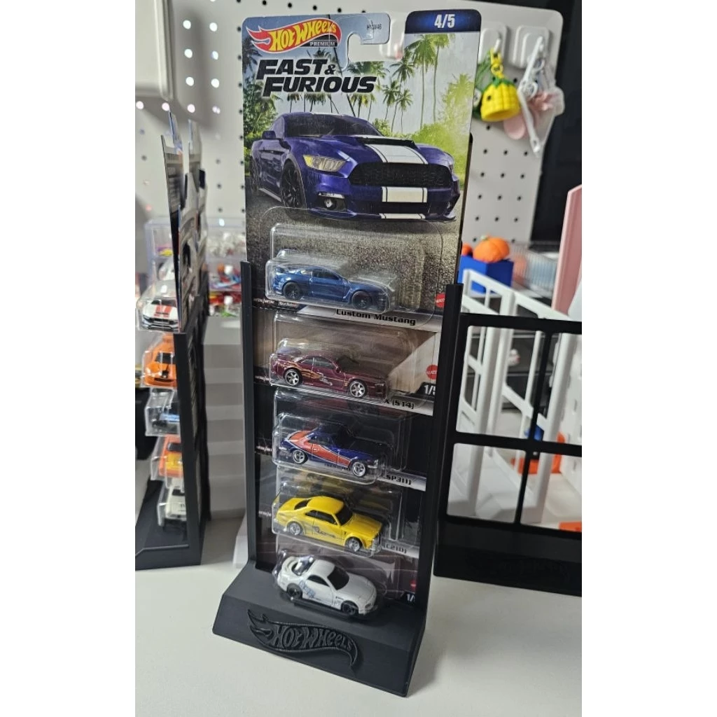ชั้นวางรถ Hot Wheels แพคพรีเมี่ยม (ใส่ได้ 5 คันครบเซ็ต)