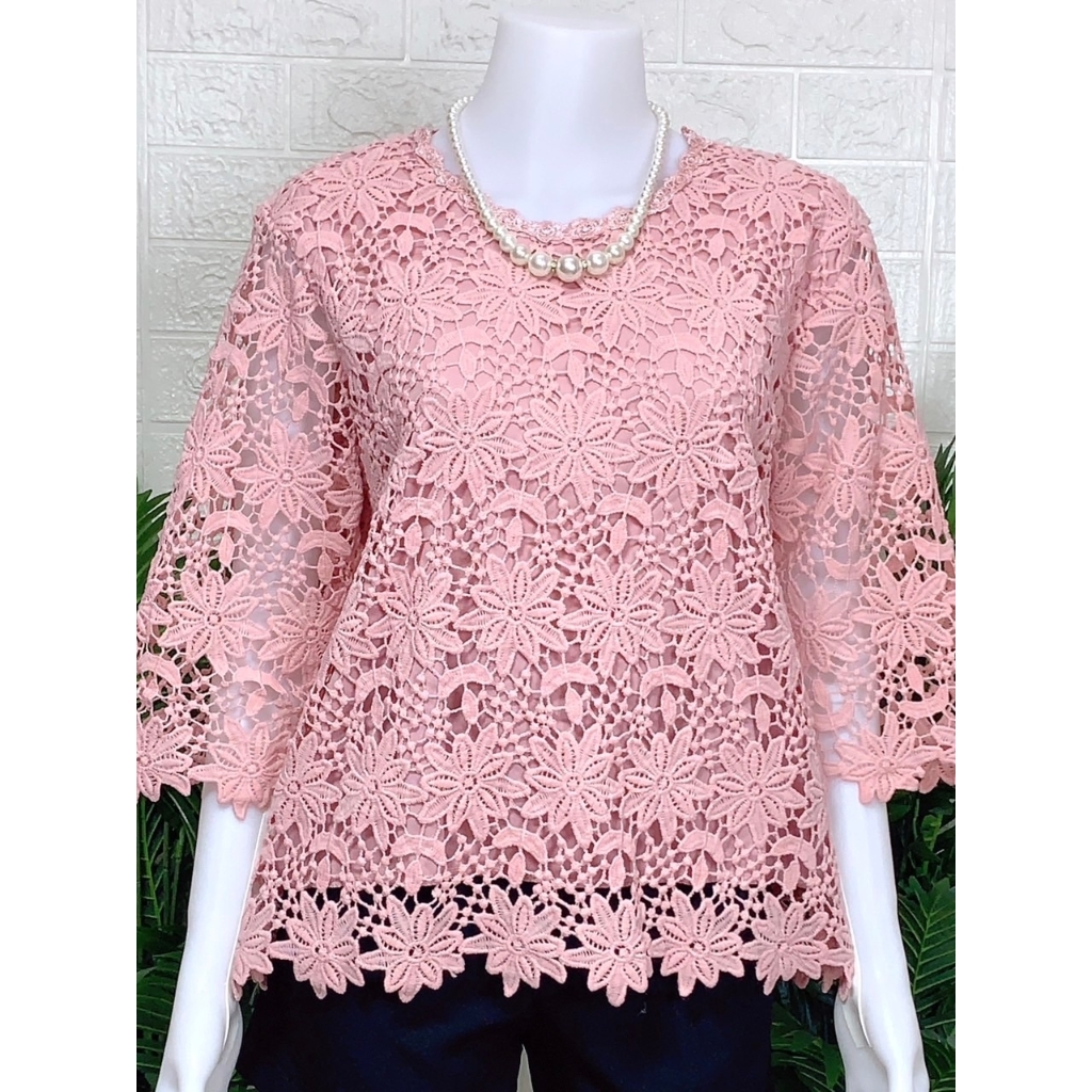 เสื้อลูกไม้ใส่ทำบุญ รอบอก46-52นิ้วฟรีไซส์ แขนสามส่วน มีซับใน ลูกไม้ทั้งตัว เสื้อลูกไม้คนแก่ใส่งานบุญ งานแต่ง งานบวชฯ