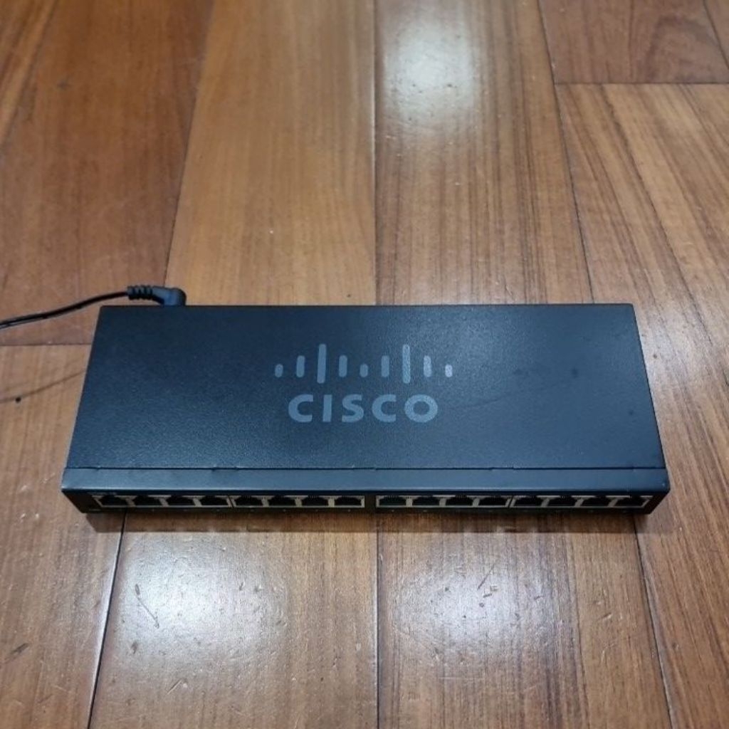 CISCO SG95-16 16-Port Giga bit Desktop Switch (SG95-16- AS)