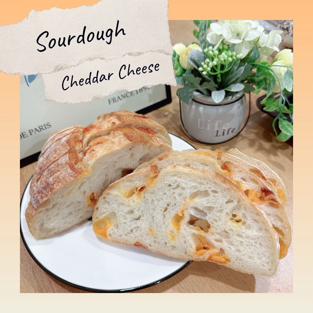 [รอบส่ง18ก.ย.]Cheddar Sourdough ขนมปังซาวโดว์ เชดด้าชีส 1โลฟ ก่อนอบ 700g(รวมชีส)
