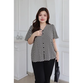 ตัวกว้างพลัสไซส์ เสื้อคอวีแขนระบาย (ลายริ้วดำ) สาวอวบ ผ้า Cotton ผสม Poly เสื้อคอวี เสื้อแขนระบาย พลัสไซส์ S490-0106