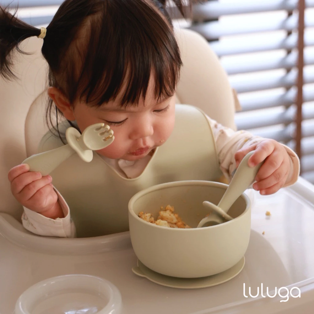 Luluga จานซิลิโคนเด็ก Bear จานดูดติดโต๊ะ แบ่ง 3 ช่อง พร้อมถ้วยแยกชิ้น Platinum Silicone สำหรับเด็ก 6 เดือน + ฝึกทาน BLW thumbnail 6