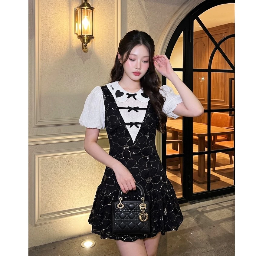 (มี3XL) สีดำ Glam Black Dress เดรสสั้นผ้า texture 3D ลายดอกไม้ปักเลื่อม สวยเรียบหรู ปกคอบัวปัก แขนสั้น ซิปหลัง