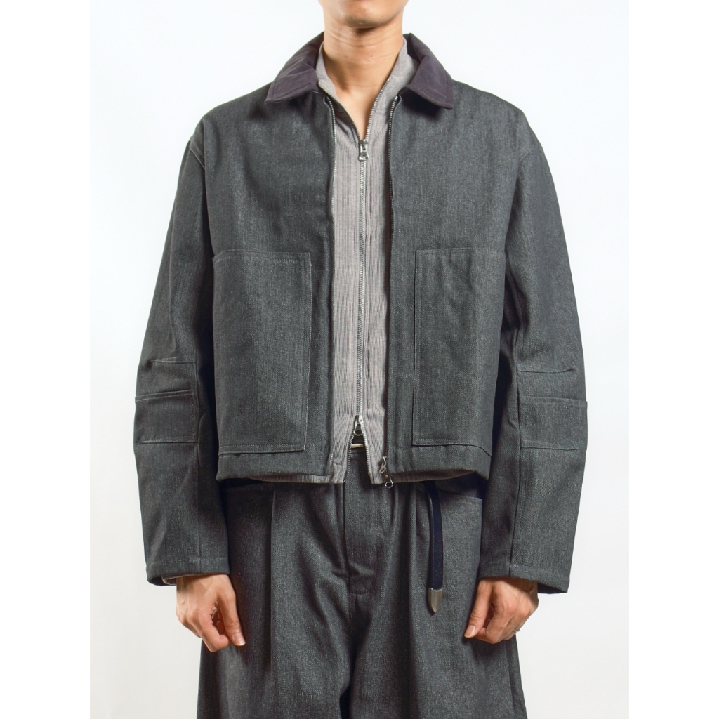 COMPOSE. - Utility Work Denim Jacket in Anthracite Grey | เสื้อแจ็กเกตสไตล์เวิร์กแวร์ ผ้าเดนิม สีเทาเข้ม ปกลูกฟูกสีกรมดำ