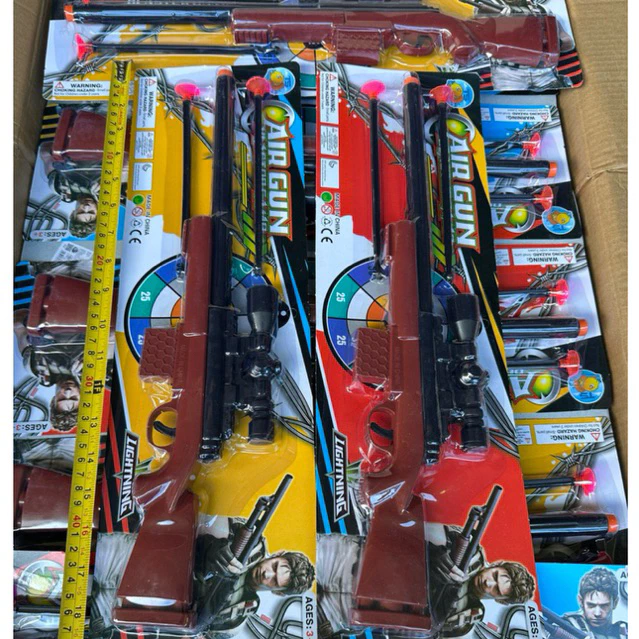 ของเล่นพลาสติกในแผงราคายกโหล 12 แผง