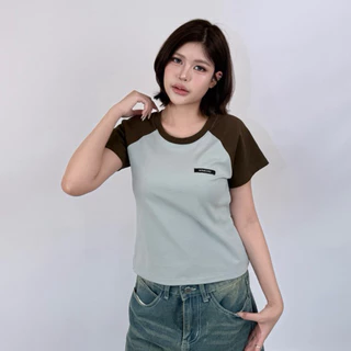 Mellow Top - เสื้อยืดแต่งแขนทูโทน ผ้าคอตตอนนุ่ม แต่งโลโก้แบรนด์ ทรงสวยใส่แล้วหุ่นเพียว (เมลโลว์)
