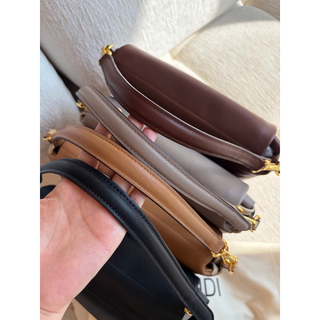 กระเป๋าหนังแกะ leather clutch bag มี 4 สี สินค้าใหม่ ของแท้